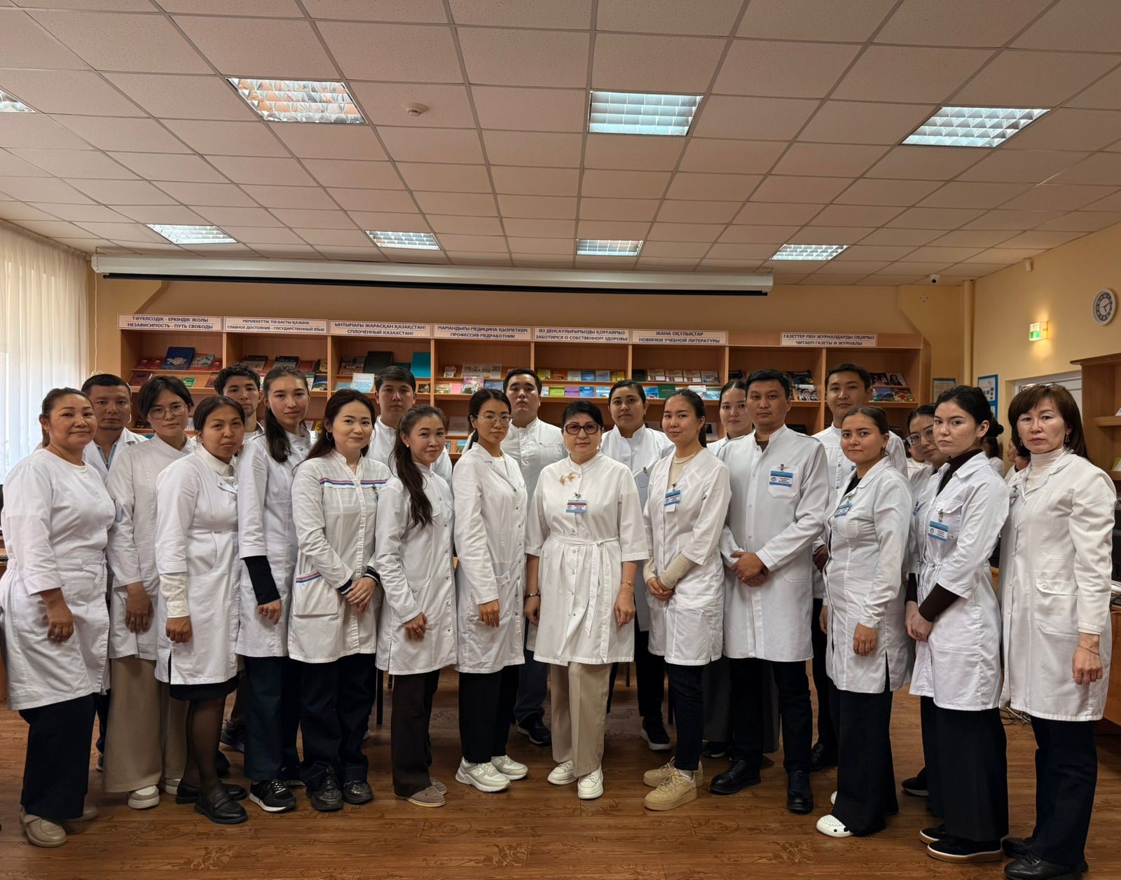 Read more about the article 17 қыркүйек күні колледжде әкімшілік пен Жас педагогтар мектебінің кездесуі өтті.