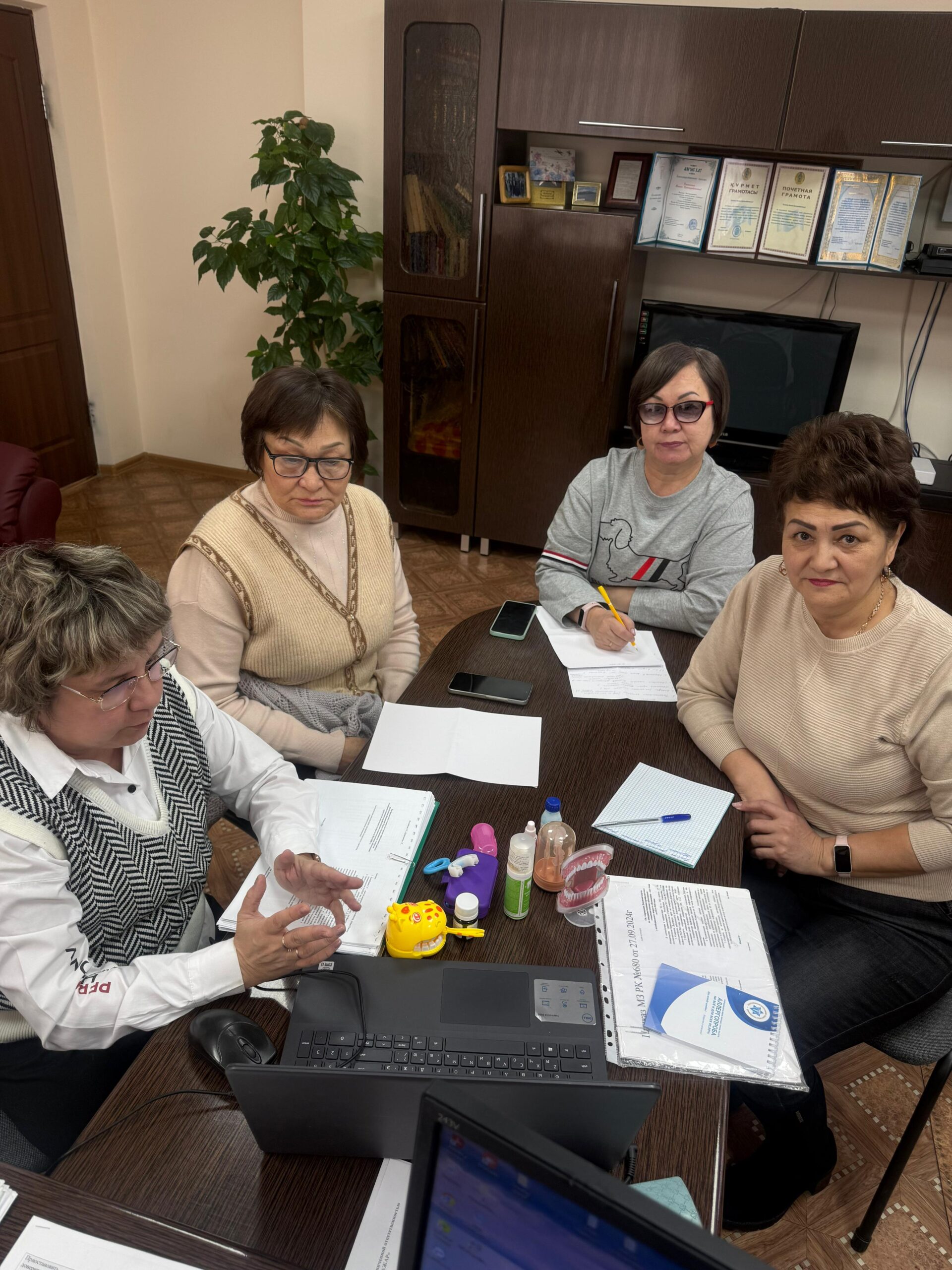 Подробнее о статье Бенке О.А., преподаватель КГП на ПХВ «Павлодарский медицинский высший колледж», совместно с внештатным стоматологом Есимовой Ж.К., на базе ТОО «Ажар» Стоматология №1 провели семинар в рамках реализации Дорожной Карты «Болашаққа сау тіспен»